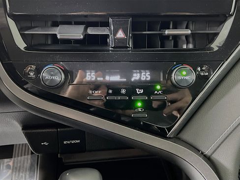 Used 2023 Toyota Camry SE image 25