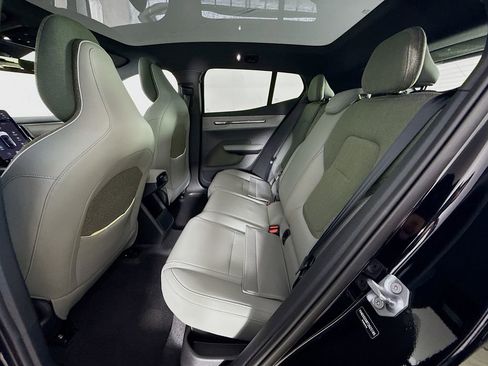 New 2026 Volvo EX30 Plus w/ Protection Package Premier image 24