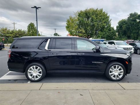 Used 2021 Chevrolet Suburban High Country w/ Premium Package image 10