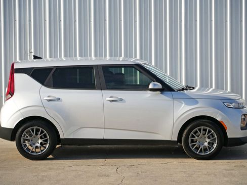 Used 2020 Kia Soul LX image 43