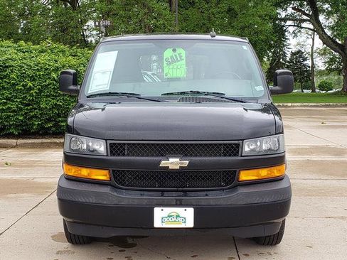 Used 2018 Chevrolet Express 2500 w/ Driver Convenience Package RWD image 9