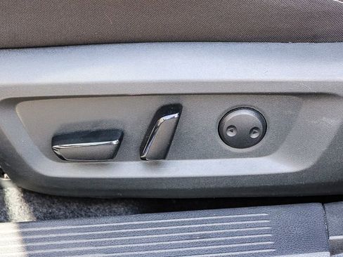 Used 2025 Nissan Rogue SV image 20