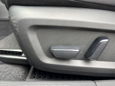 Used 2023 Nissan Rogue SV w/ SV Premium Package image 40