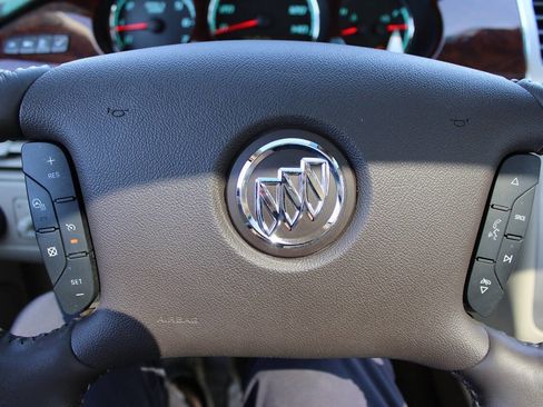 Used 2011 Buick Lucerne Super FWD image 18