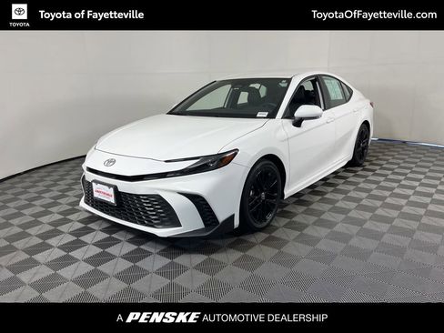 Certified 2025 Toyota Camry SE image 1