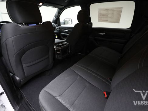 New 2026 RAM 1500 Express AWD/4WD image 9