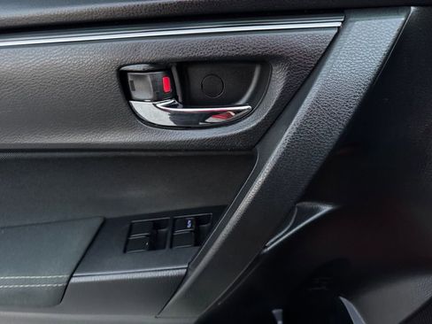 Used 2018 Toyota Corolla LE image 35