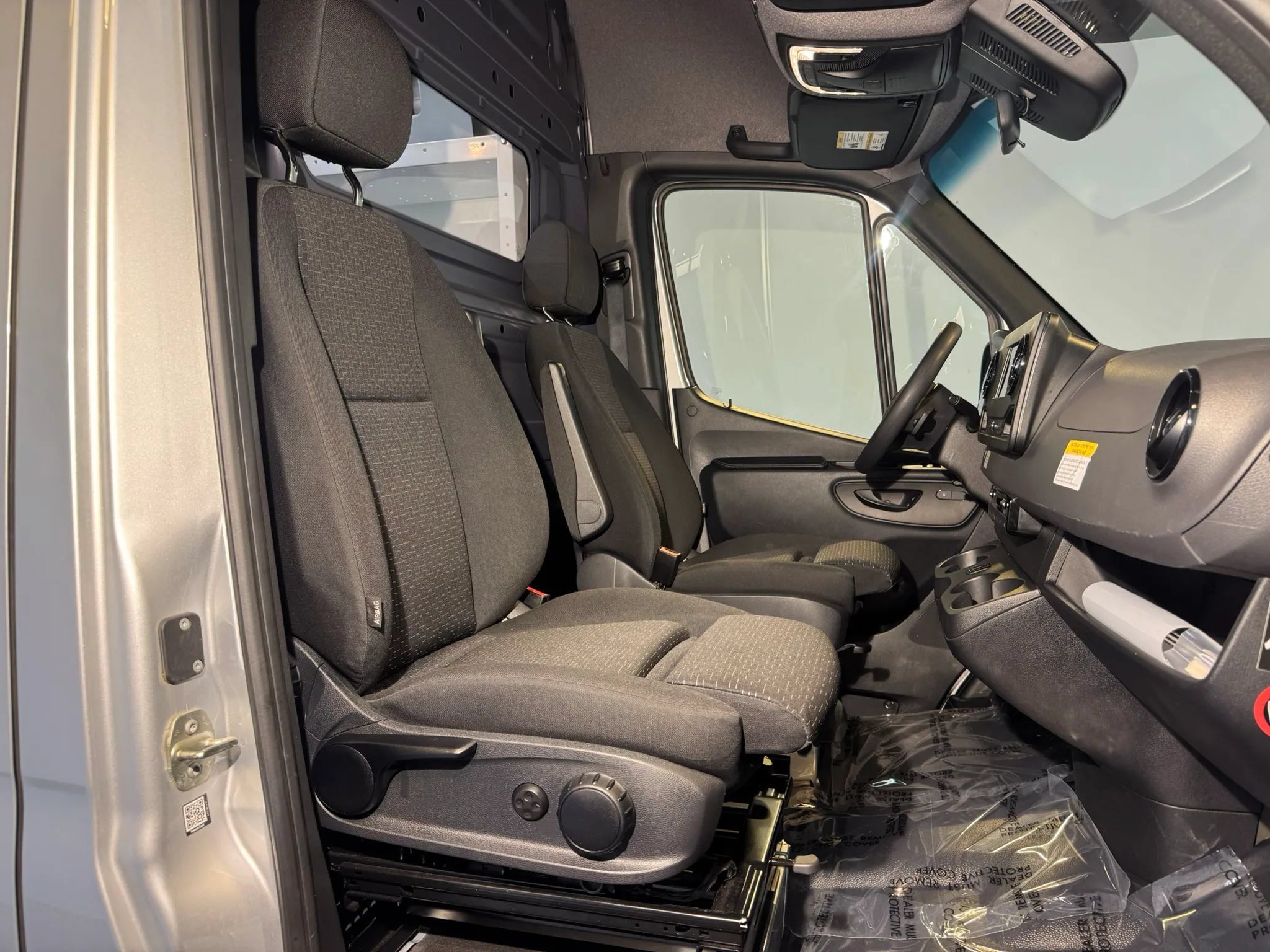 Used 2021 Mercedes-Benz Sprinter 2500 image 21