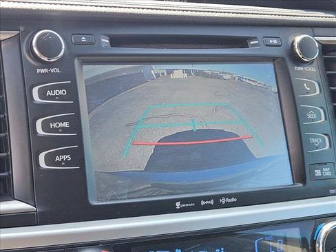 Used 2017 Toyota Highlander SE FWD image 13