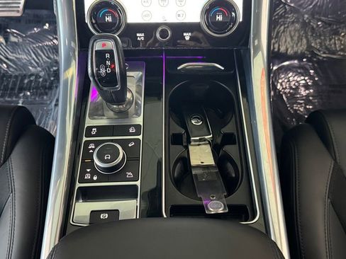 Used 2022 Land Rover Range Rover Sport SVR image 40