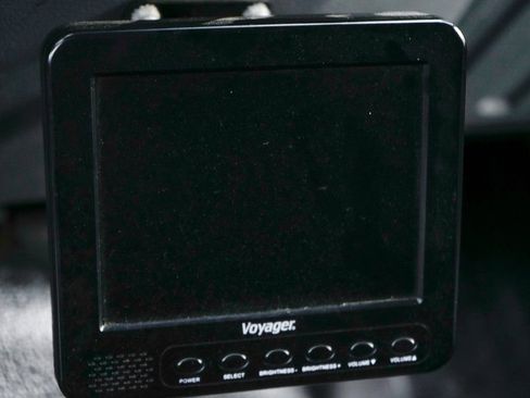 Used 2015 Ford F650 2WD Crew Cab Super Duty image 41