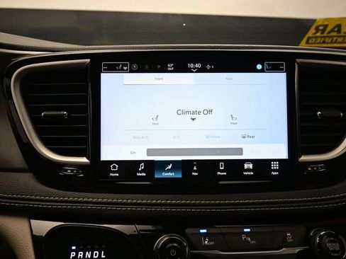 Used 2024 Chrysler Pacifica Select image 25