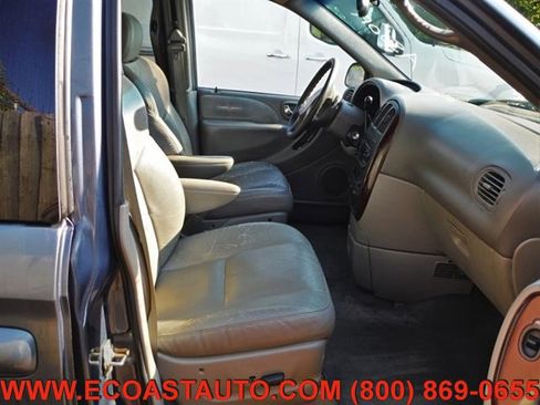 Used 2002 Chrysler Town & Country Limited image 8