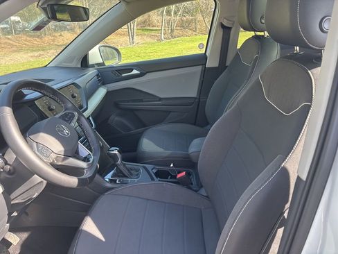 Used 2024 Volkswagen Taos SE image 11