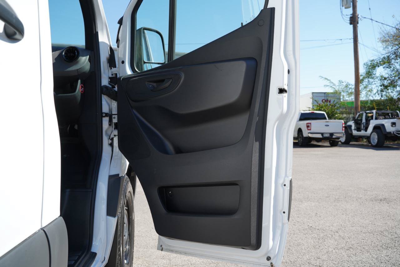 Used 2025 Mercedes-Benz Sprinter 2500 image 32