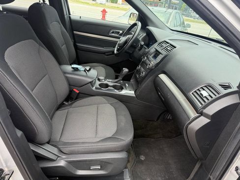 Used 2018 Ford Explorer XLT image 16