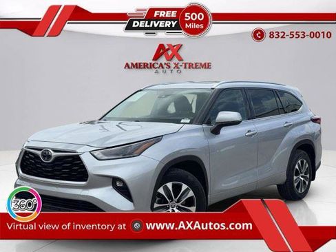 Used 2021 Toyota Highlander XLE AWD/4WD image 1