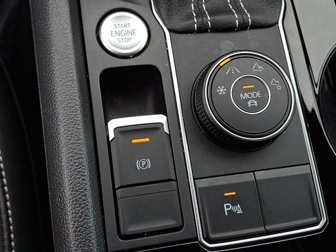 Certified 2023 Volkswagen Atlas SEL R-Line AWD/4WD image 26