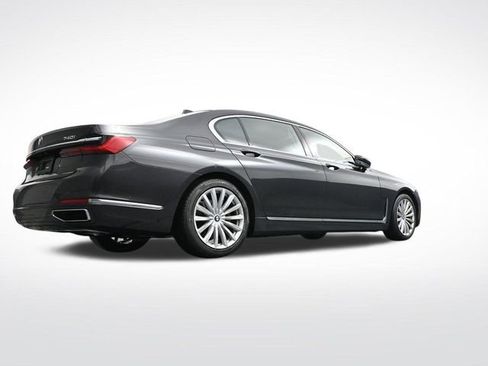 Used 2022 BMW 740i w/ Premium Package image 31