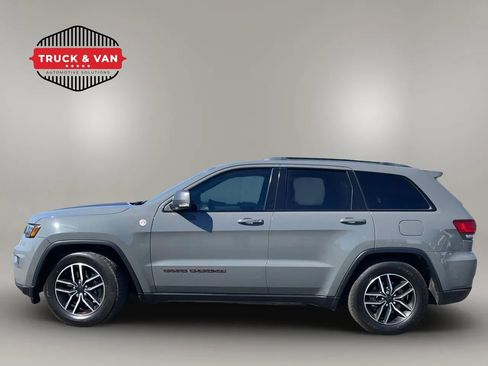 Used 2021 Jeep Grand Cherokee Trailhawk w/ Trailhawk Luxury Group AWD/4WD image 3