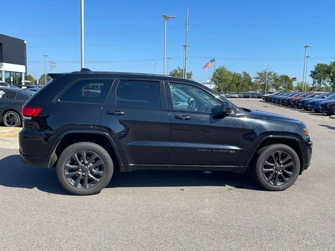 Used 2020 Jeep Grand Cherokee Altitude AWD/4WD image 8