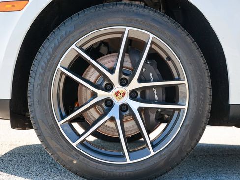 Used 2026 Porsche Macan AWD/4WD image 21