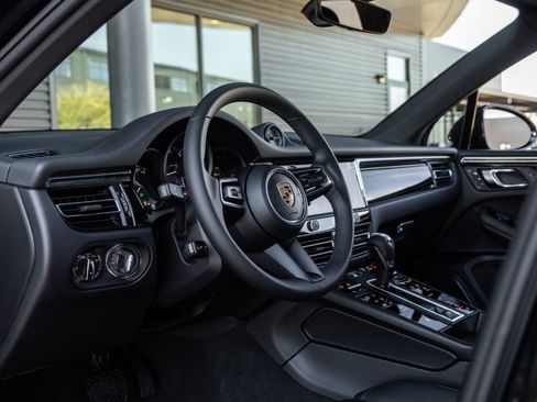 Certified 2026 Porsche Macan image 4