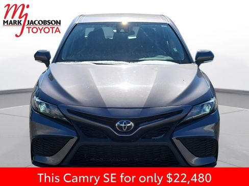 Used 2024 Toyota Camry SE image 3