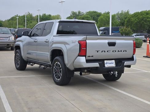 Used 2024 Toyota Tacoma TRD Sport AWD/4WD image 5
