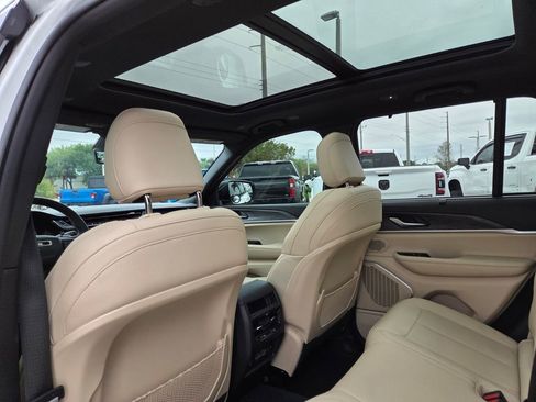 Used 2022 Jeep Grand Cherokee Limited 4xe w/ Luxury Tech Group II image 19