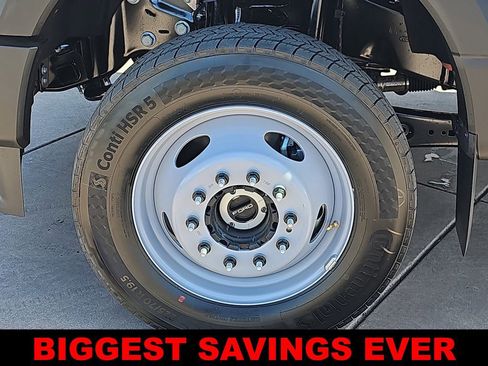 New 2025 Ford F550 4x4 Regular Cab Super Duty image 36