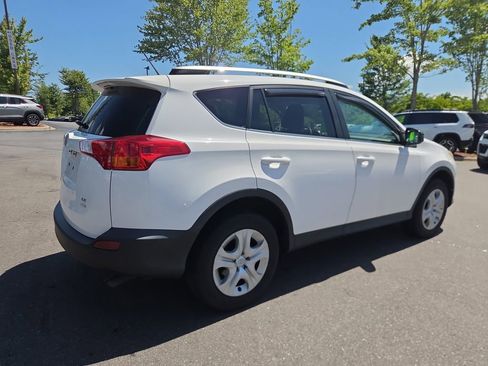 Used 2015 Toyota RAV4 LE AWD/4WD image 4