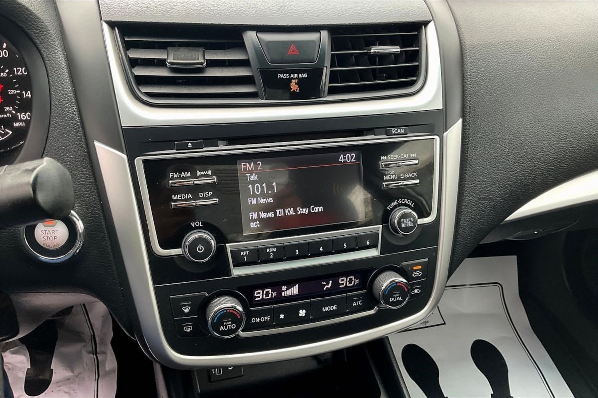 Used 2017 Nissan Altima 2.5 SV w/ Convenience Package FWD image 8