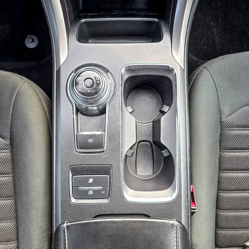 Used 2020 Ford Fusion SE FWD image 3