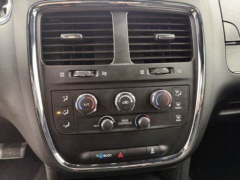 Used 2020 Dodge Grand Caravan SE image 32