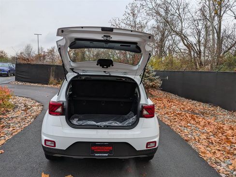 Certified 2024 Hyundai Venue SEL image 16