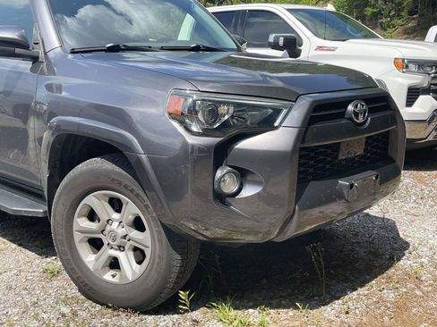 Used 2020 Toyota 4Runner SR5 AWD/4WD image 4