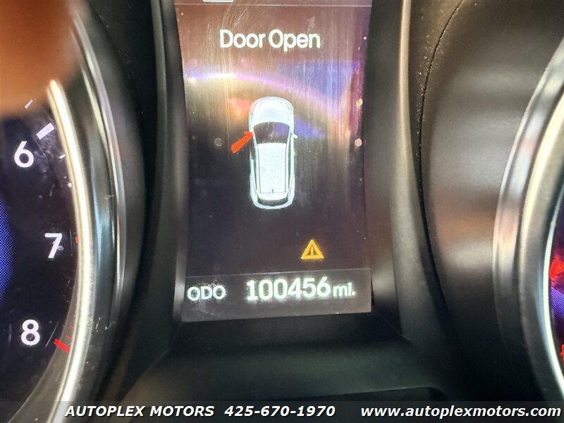 Used 2016 Hyundai Santa Fe SE w/ Option Group 03 AWD/4WD image 19