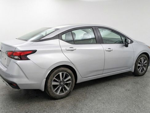 Used 2025 Nissan Versa SV image 9