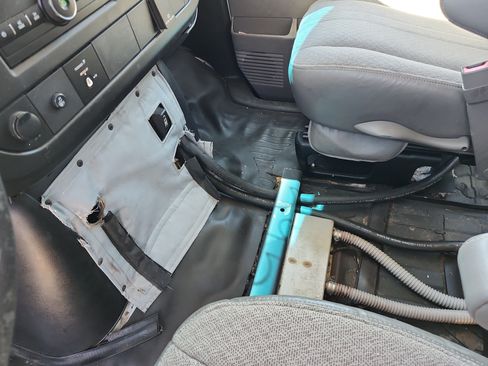 Used 2015 Chevrolet Express 3500 Extended RWD image 13