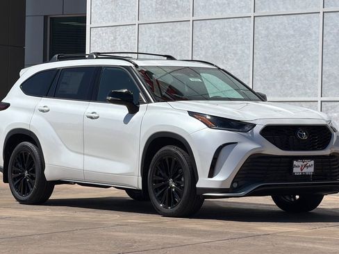 New 2026 Toyota Highlander XSE AWD/4WD image 2