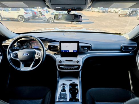 Used 2023 Ford Explorer XLT image 34