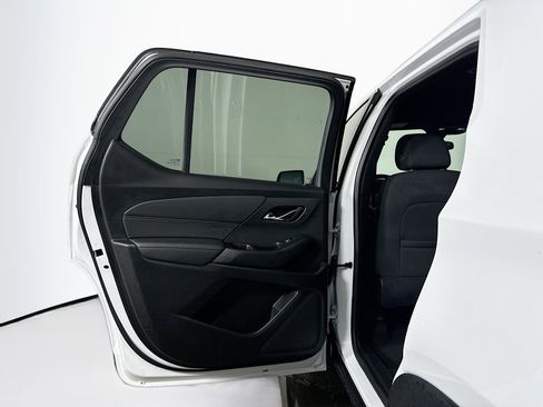Used 2023 Chevrolet Traverse LT image 25