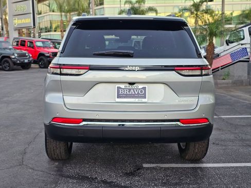 New 2026 Jeep Grand Cherokee Laredo image 6