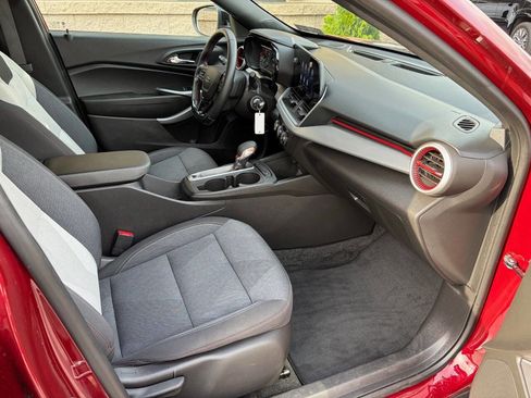 Used 2024 Chevrolet Trax RS w/ Driver Confidence Package image 8