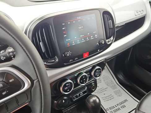 Used 2019 FIAT 500L Pop w/ Popular Equipment Group image 18