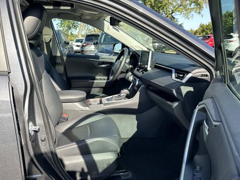 Used 2020 Toyota RAV4 Limited image 14