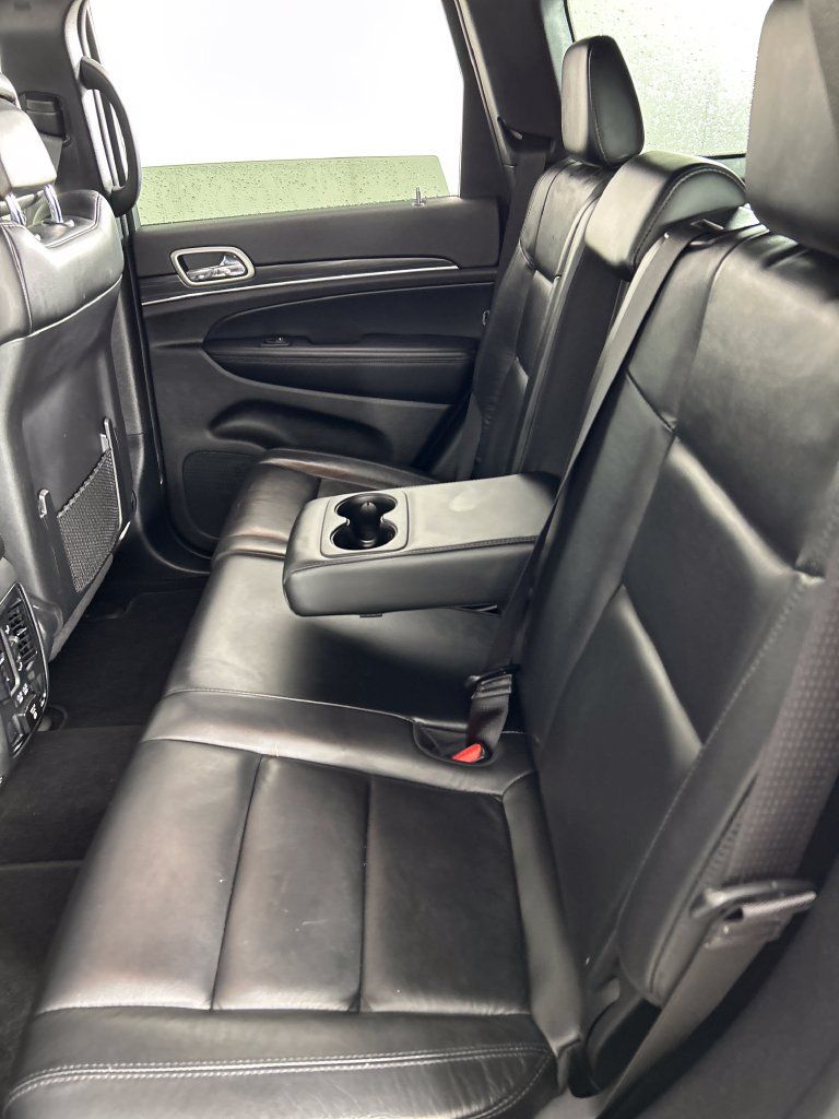 Used 2020 Jeep Grand Cherokee Limited AWD/4WD image 17