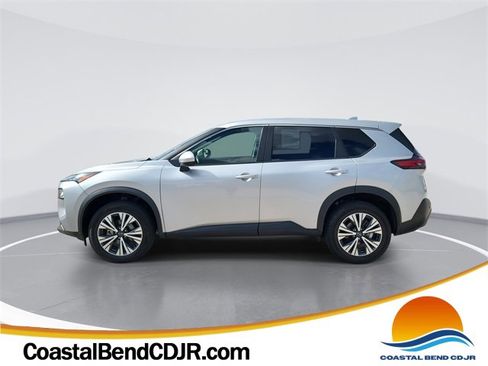 Used 2023 Nissan Rogue SV image 1