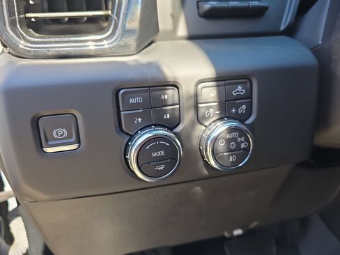 Used 2023 GMC Sierra 1500 AT4 w/ AT4 Premium Package AWD/4WD image 39